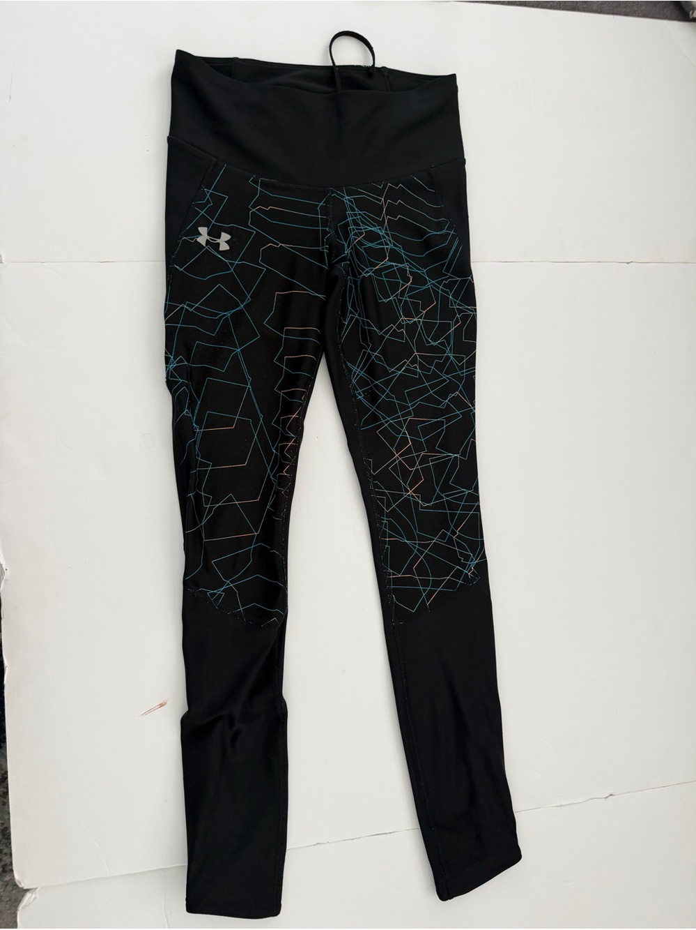 Under Armour Black and Teal Patterned Workout Leggings Size Small